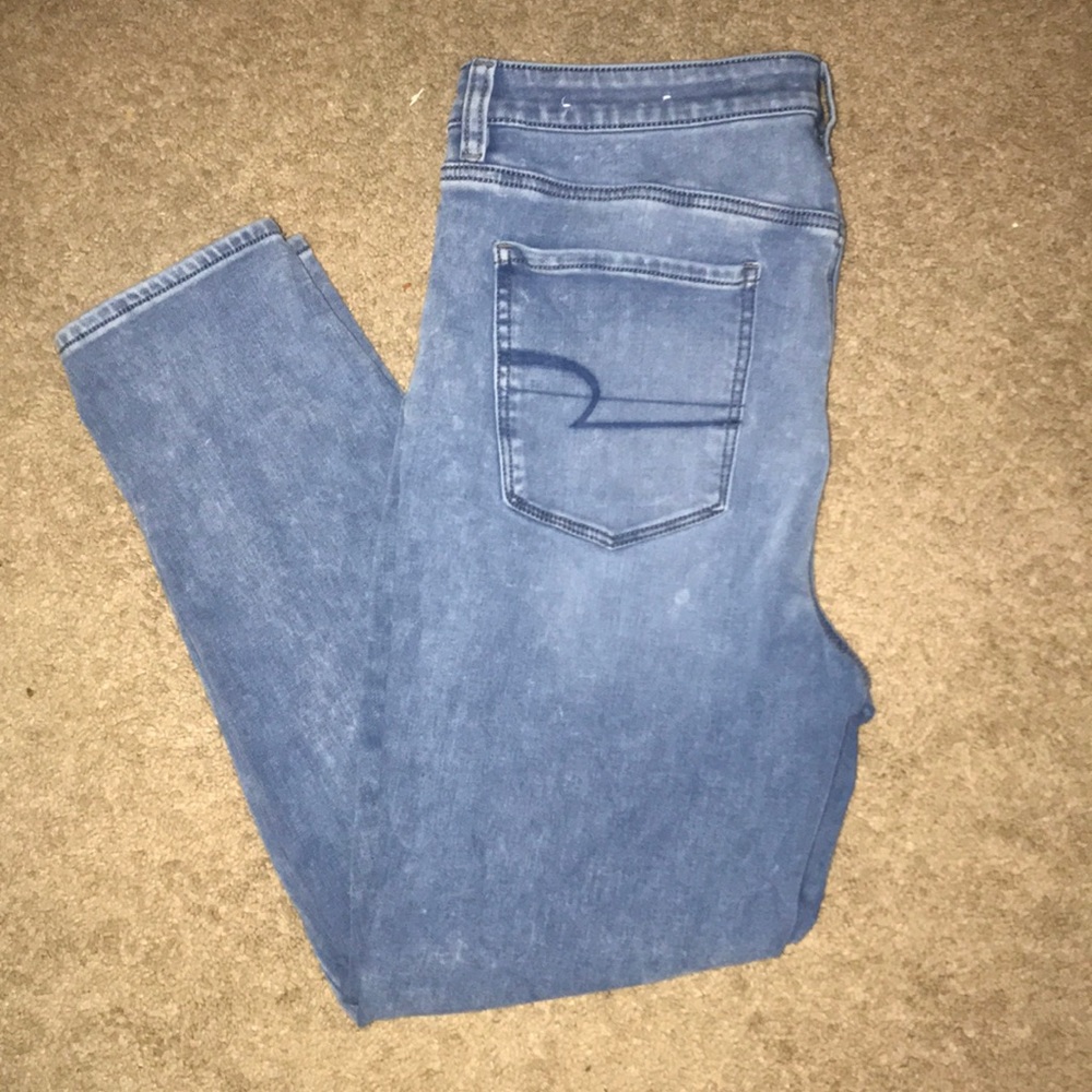 American Eagle: Super Hi-Rise and Strechy Jegging.